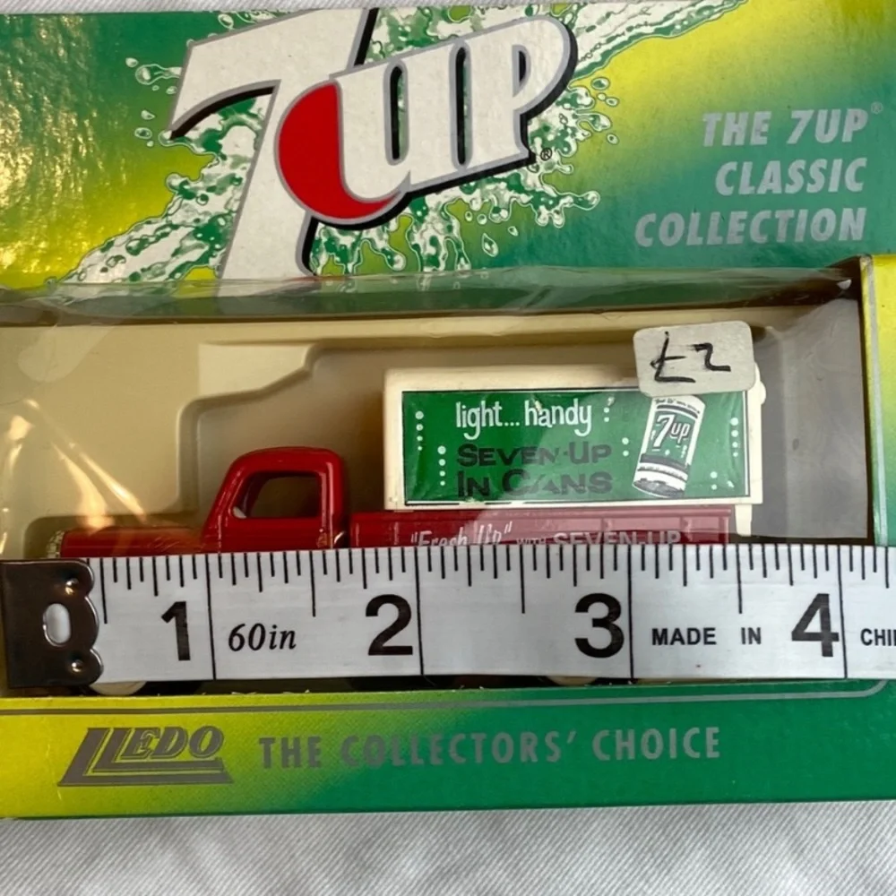 Vintage 7-Up International die cast collectible truck rom England|